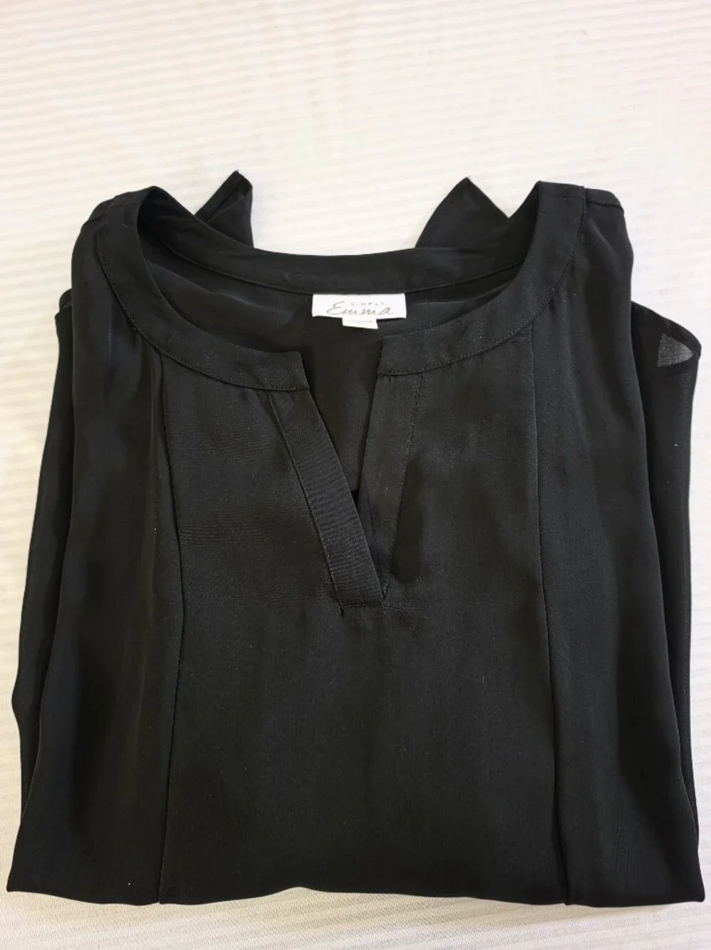 Simply Emma Women's Black V-Neck Long-Sleeve Tunic